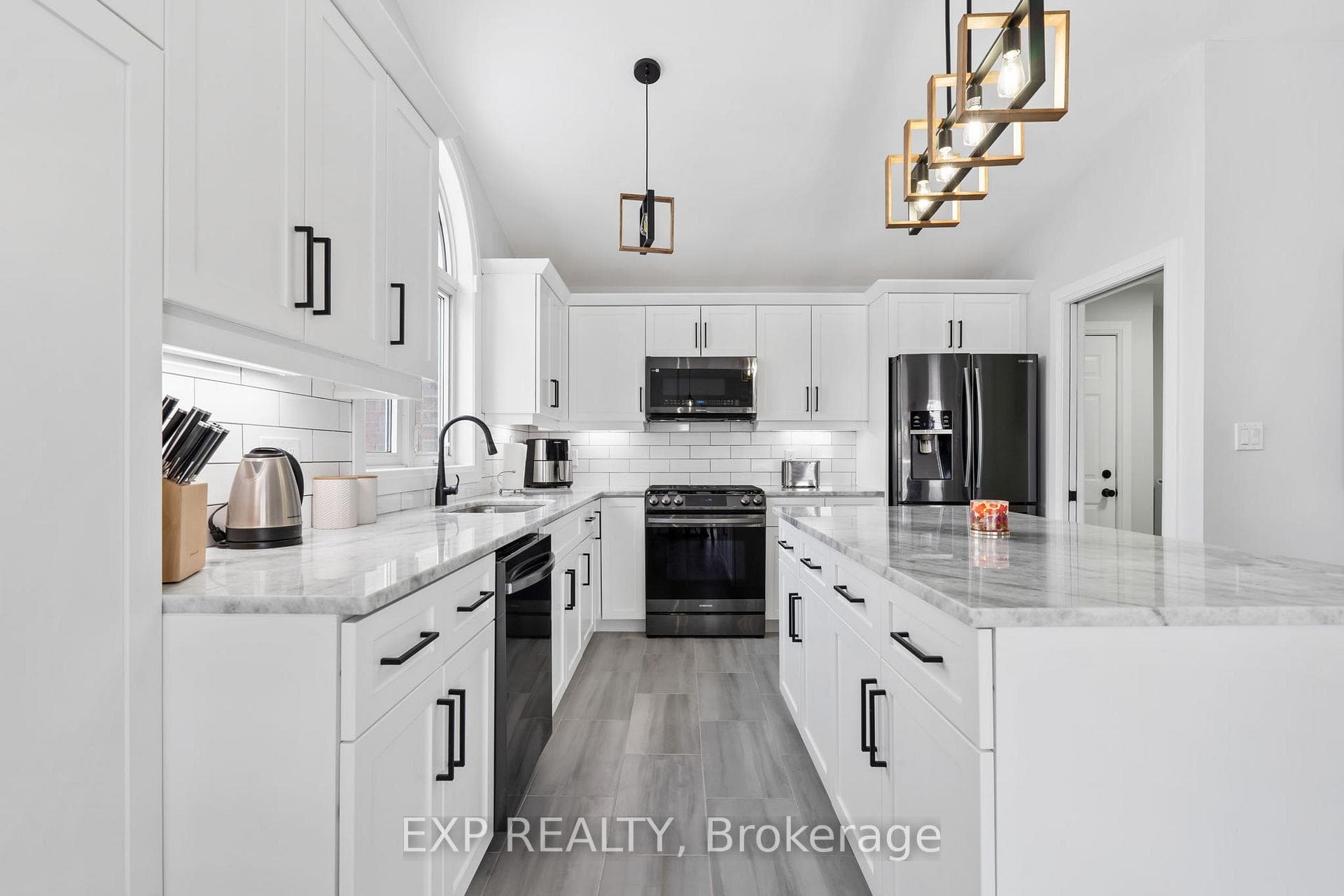 15 Amber Drive photo 3