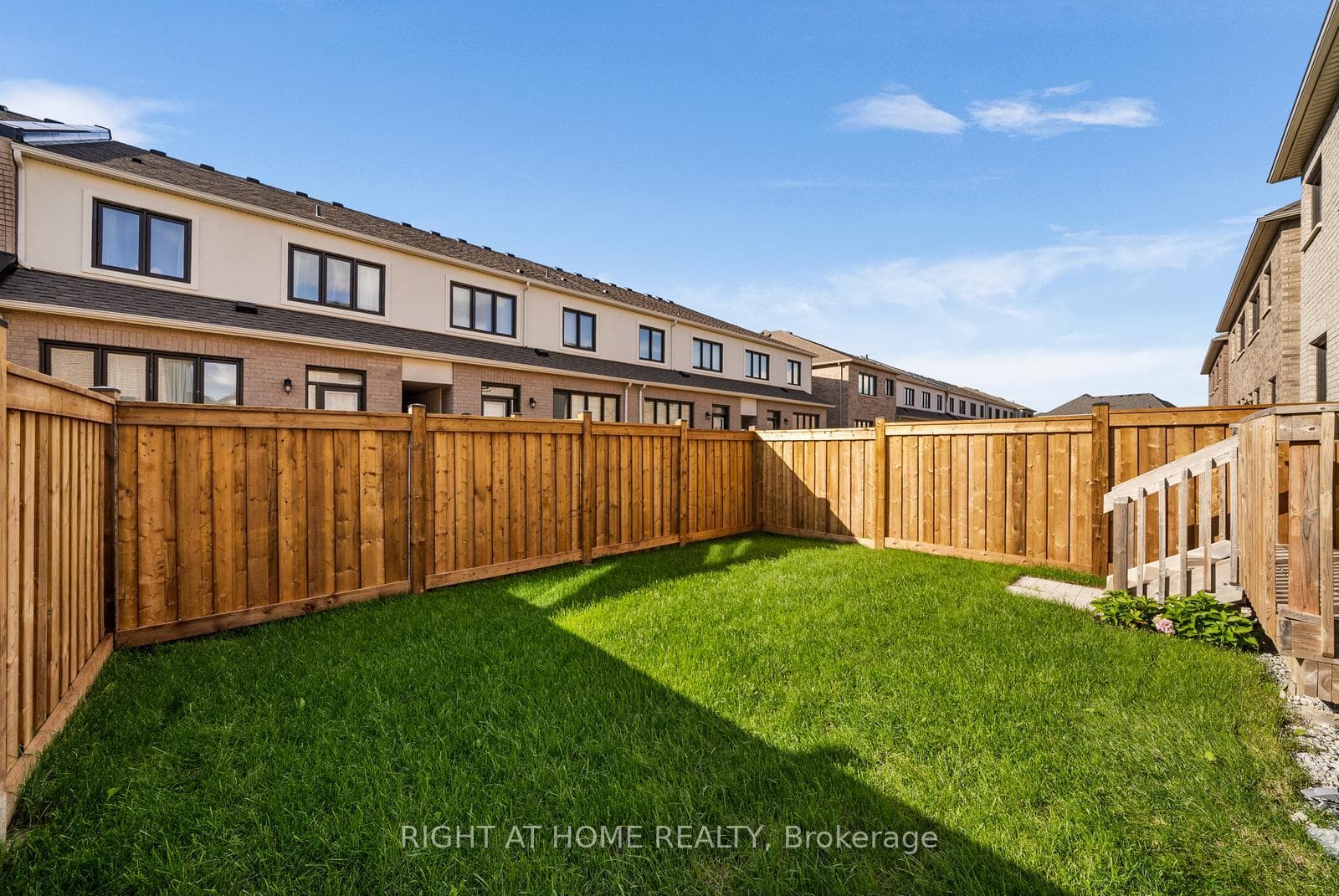 471 Bergamot Avenue photo 41
