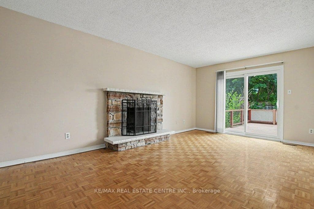 68 Moorehead Crescent photo 16