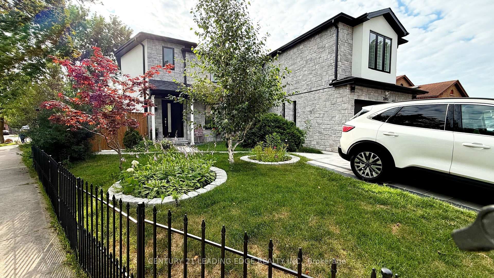 2385 Strathmore Crescent Unit Bsmt photo 1