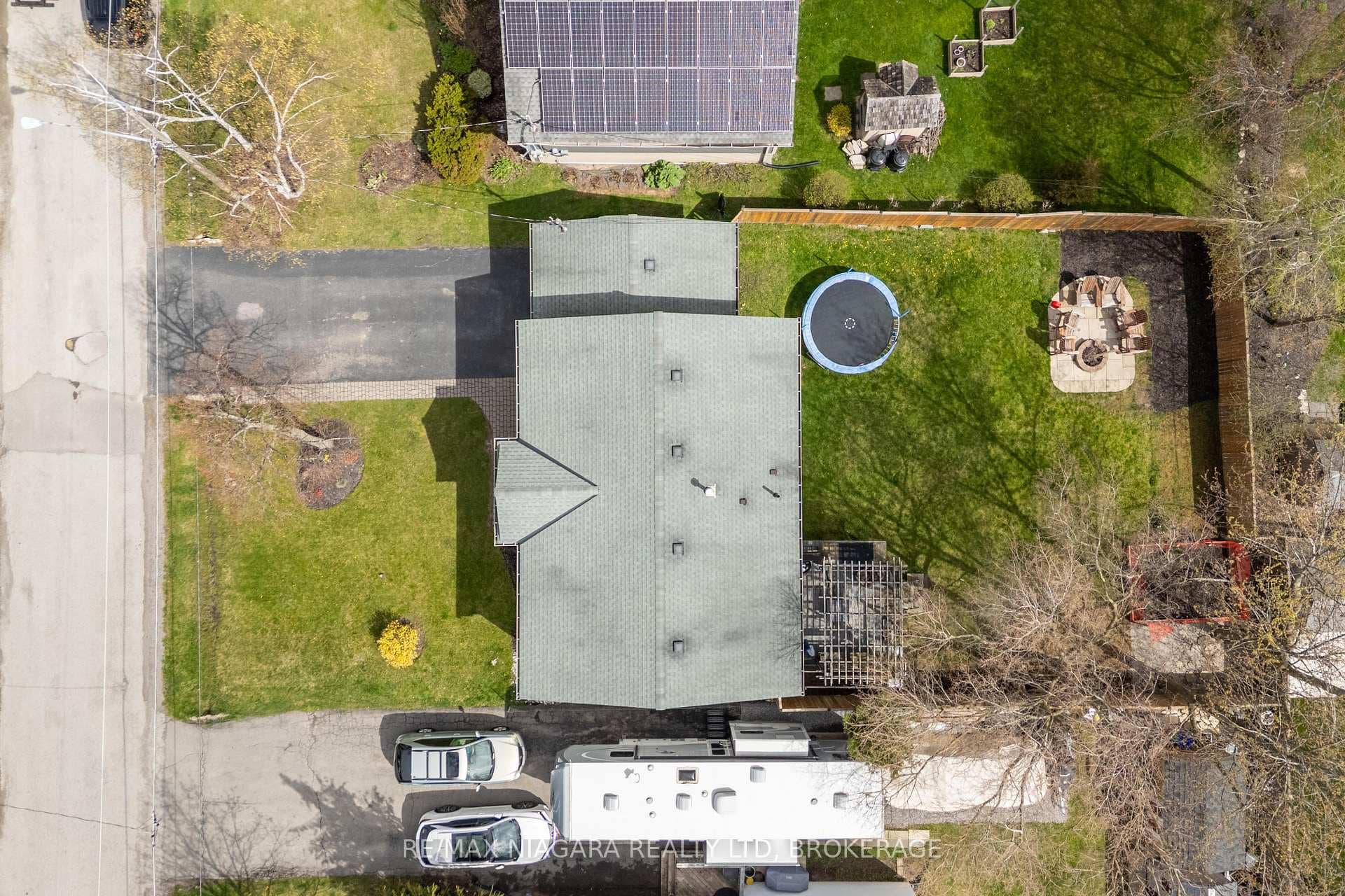 44 Maple Leaf Avenue photo 37