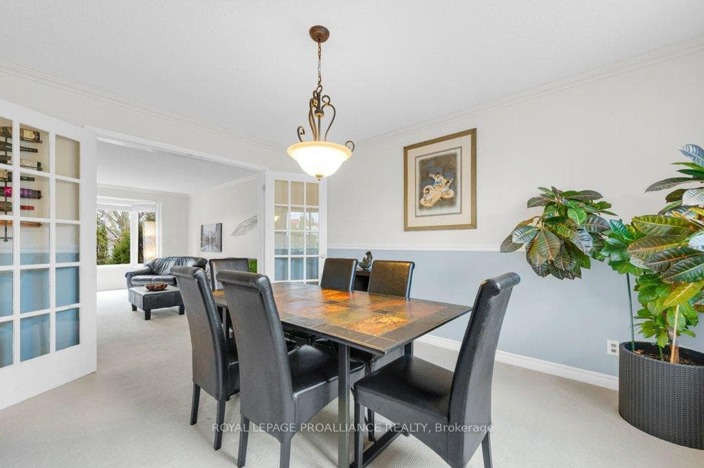 30 Springbrook Crescent photo 10