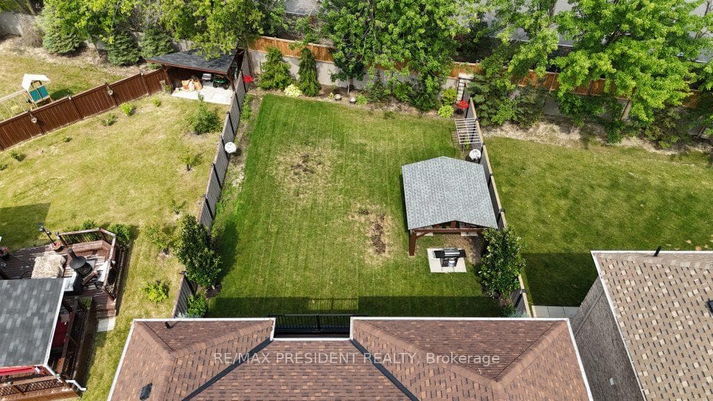 14 Burlwood Road photo 37