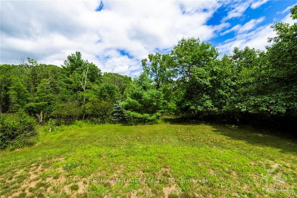 760 MCLAREN Road photo 22