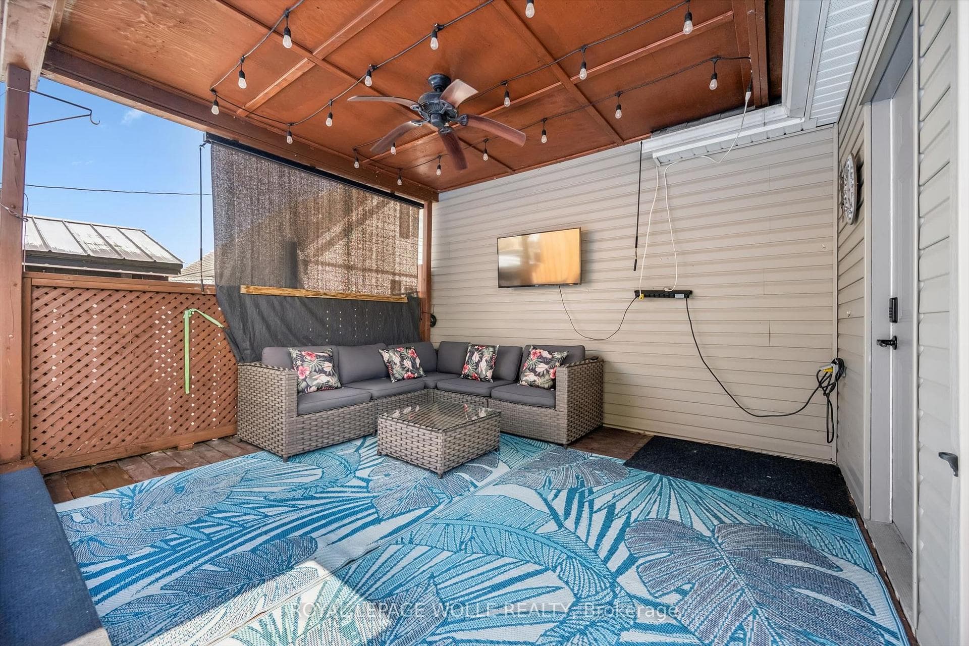 976 Guelph Street photo 29