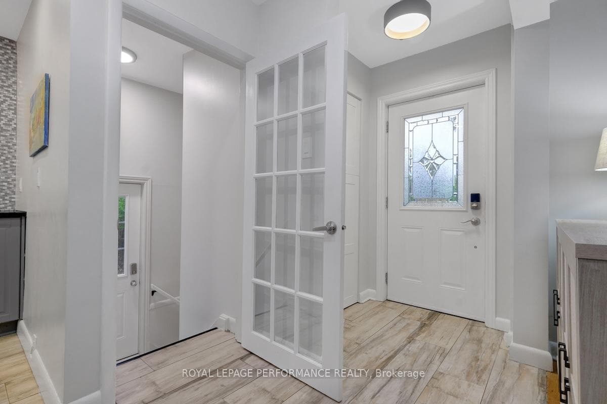 1207 Woodside Drive photo 4