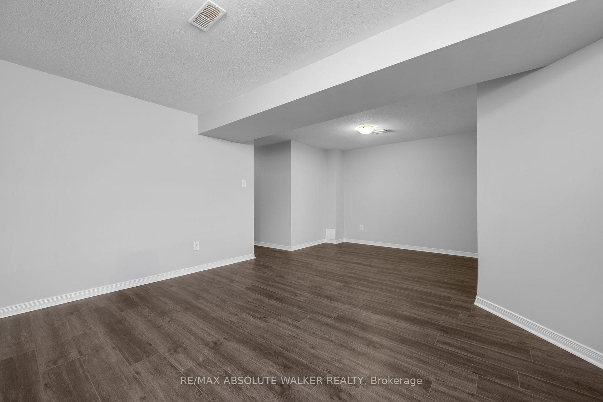 2351 Glandriel Crescent photo 42