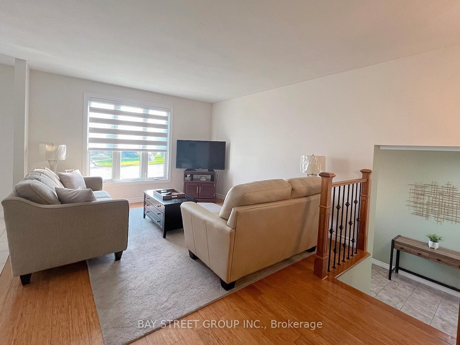246 Laurentian Crescent photo 6