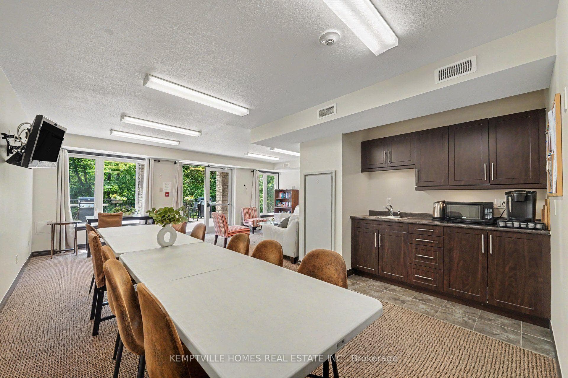 398 VAN BUREN Street photo 6