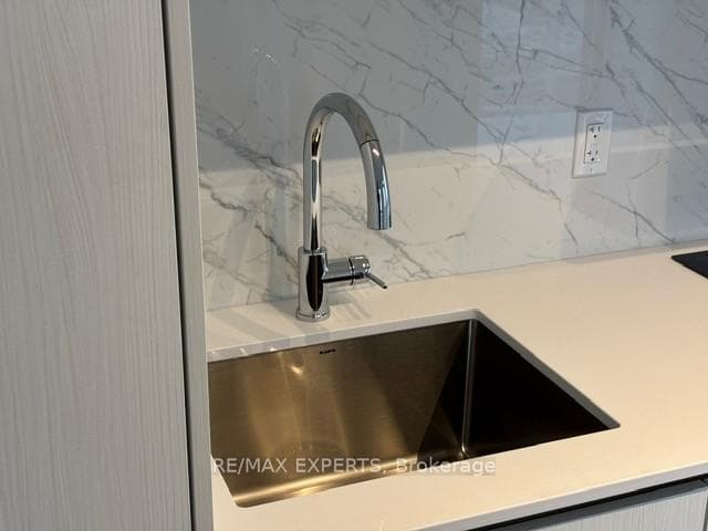 8 Interchange Way Unit 4802 photo 4