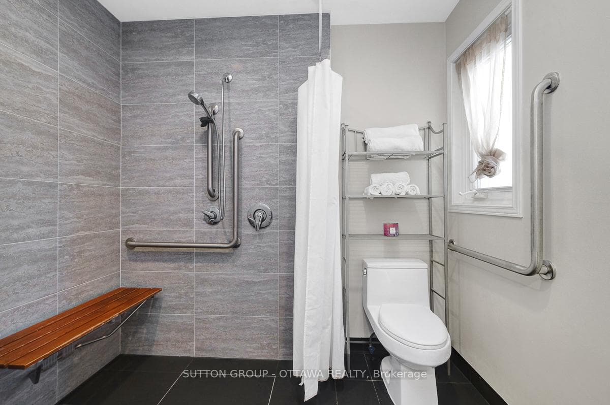 6444 Beausejour Drive photo 24