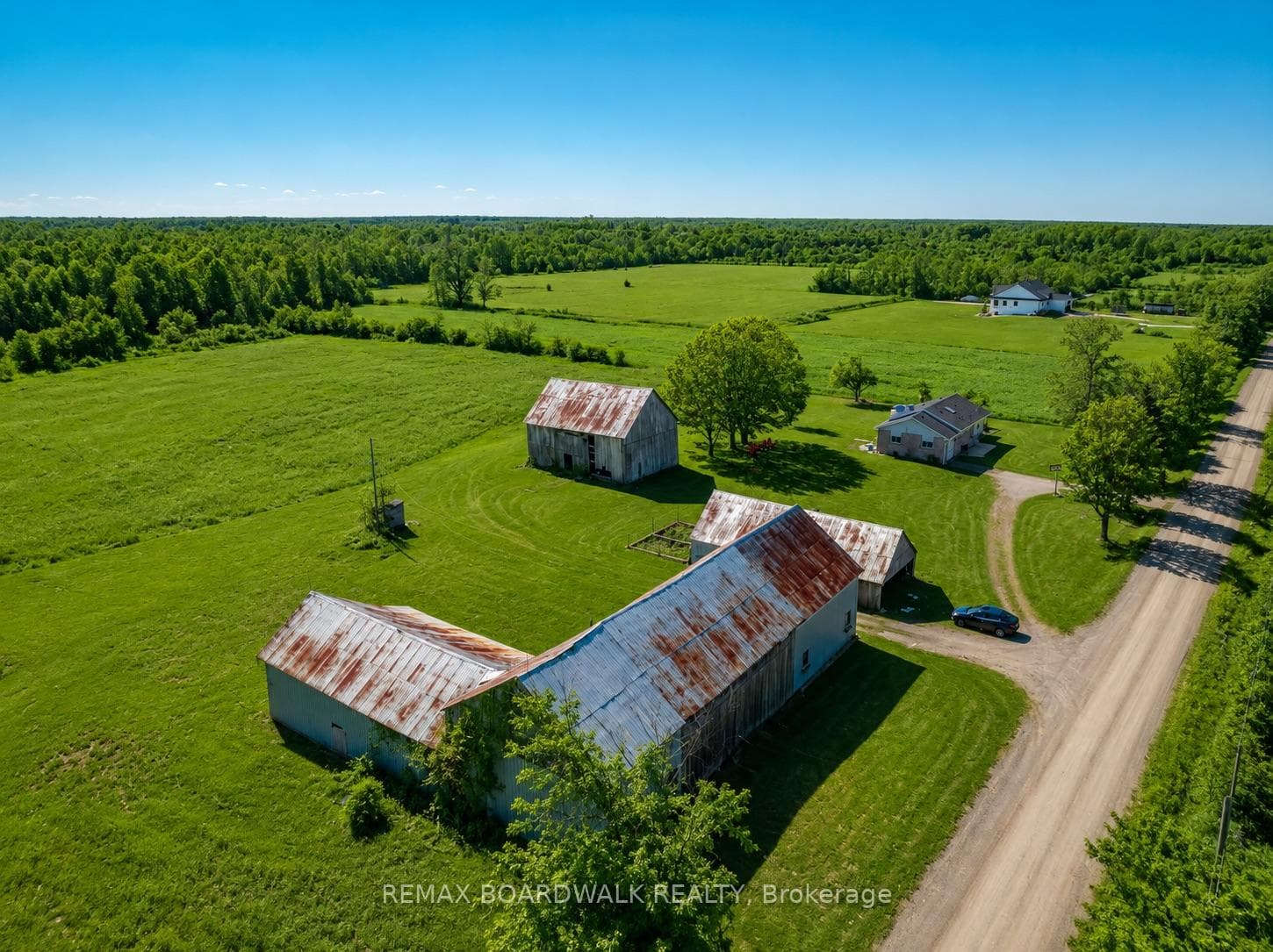 885 Townline Road photo 5