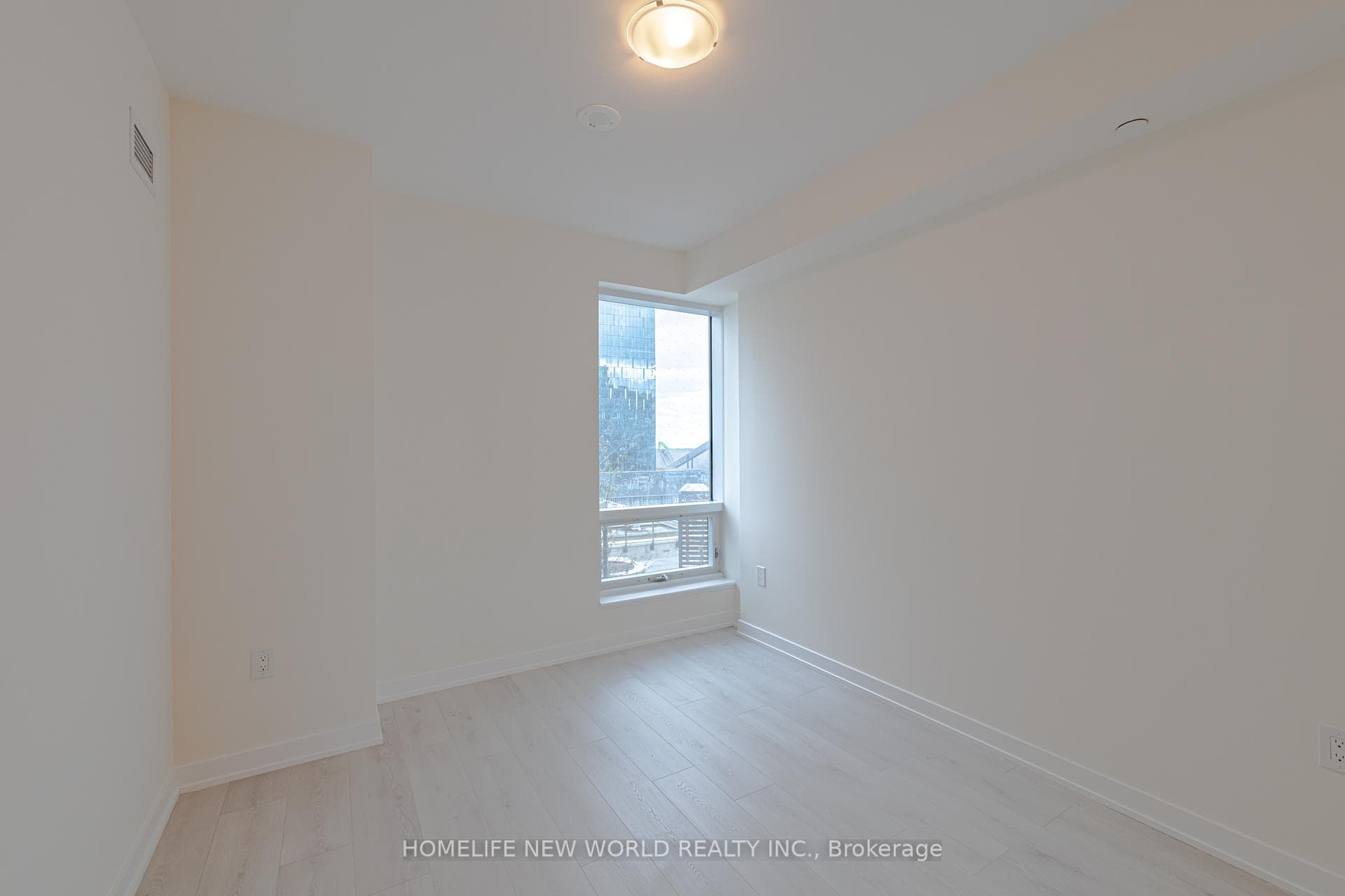 28 Freeland Street Unit 808 photo 8