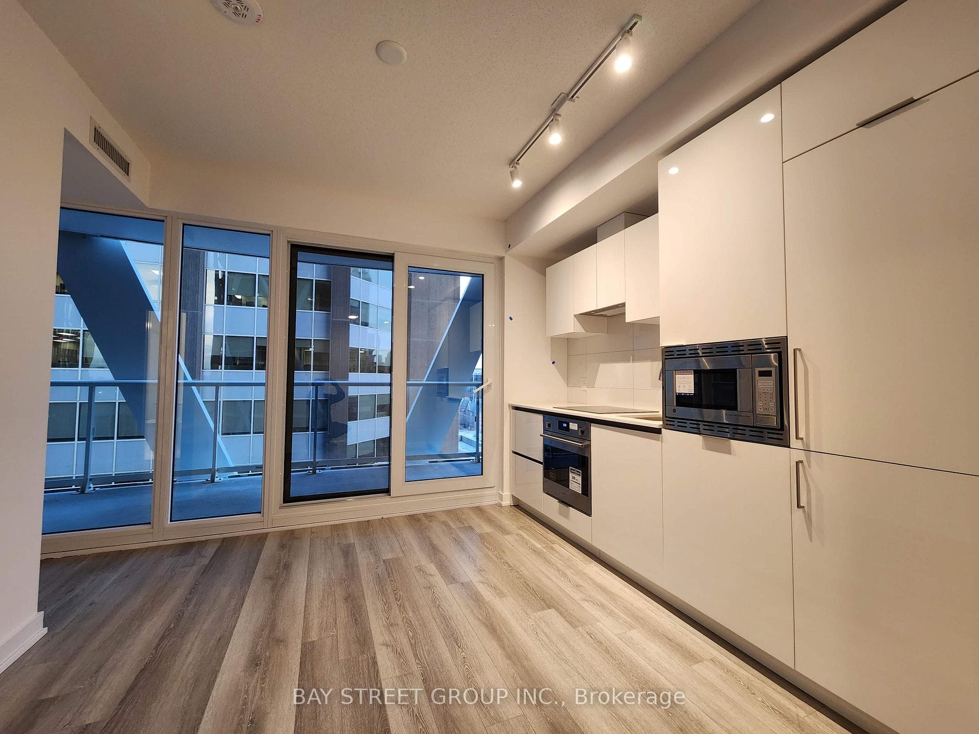 230 Simcoe Street Unit 2013 photo 4