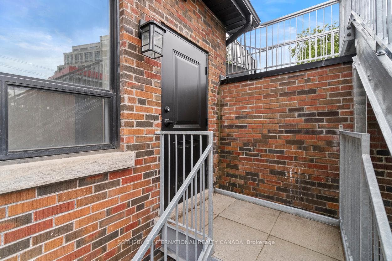 44 Larkin Avenue Unit B photo 17