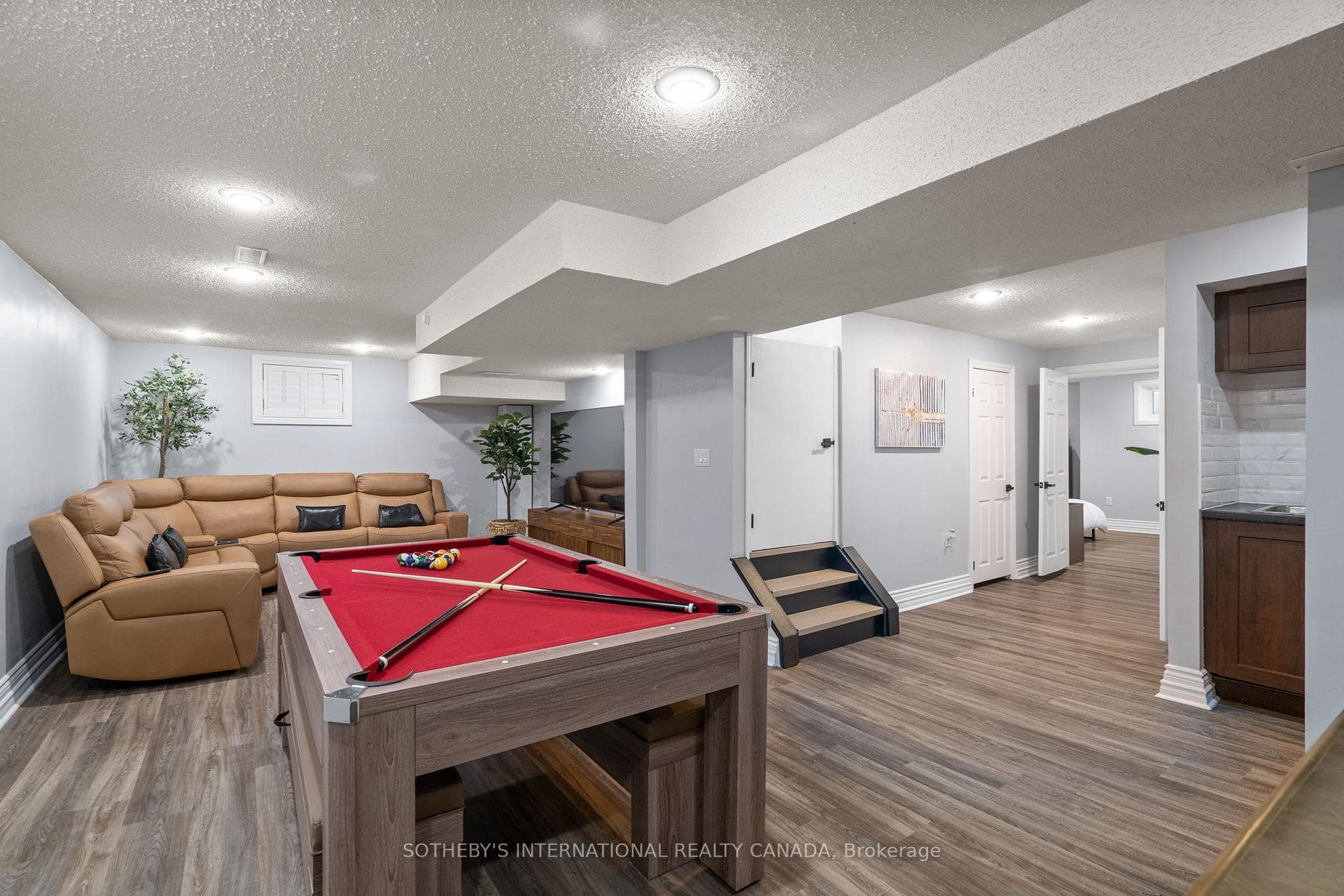 1489 Jasmine Crescent photo 31