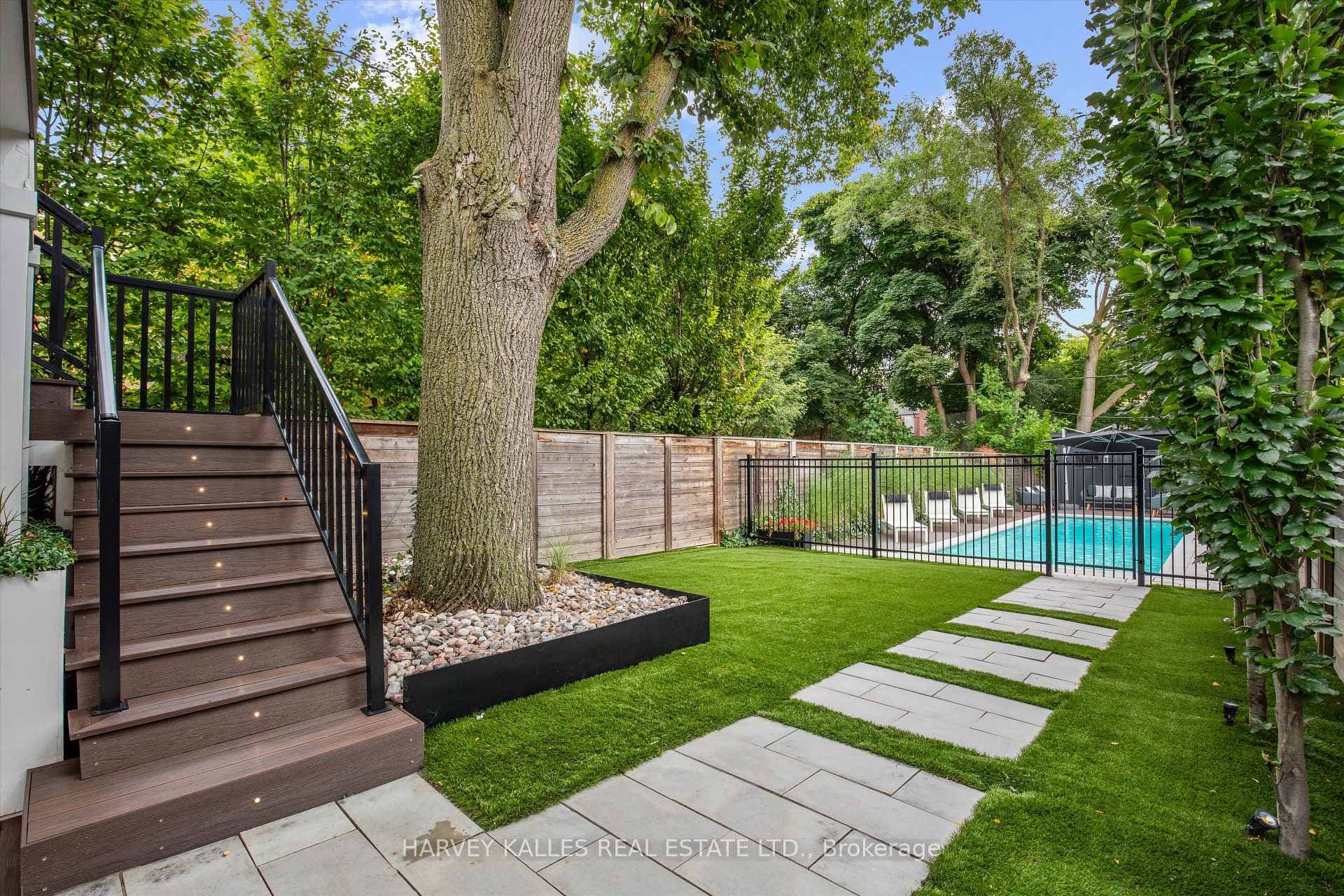 137 Ranleigh Avenue photo 33