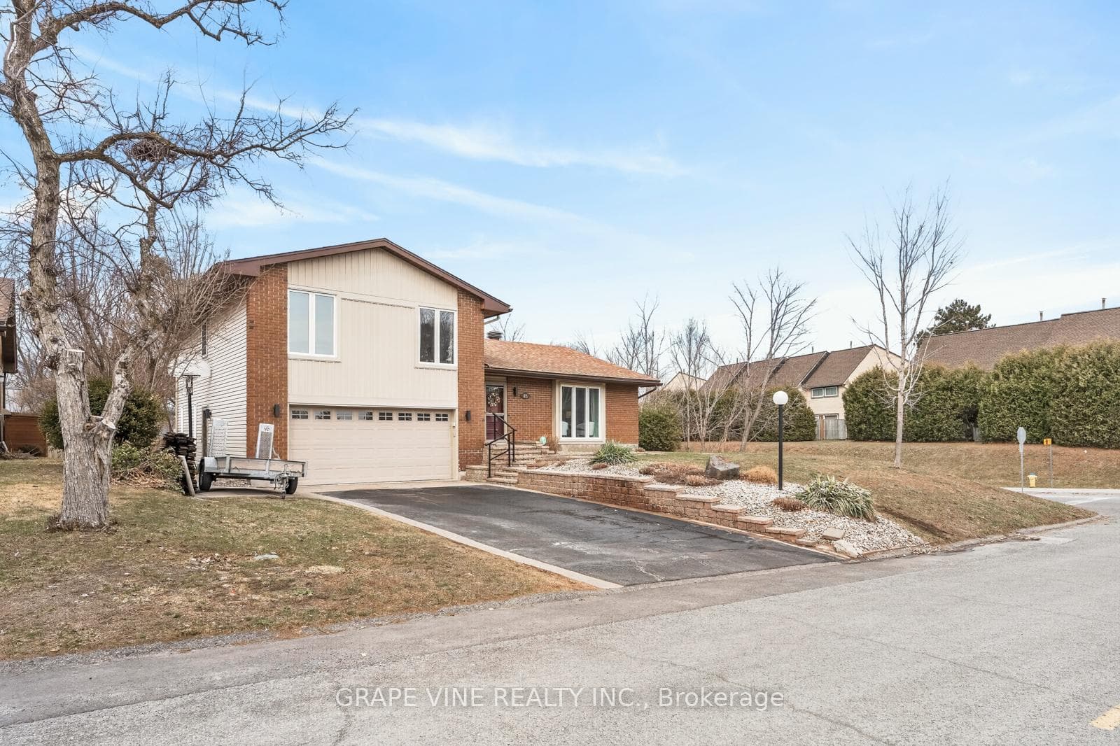 83 Nanook Crescent photo 2