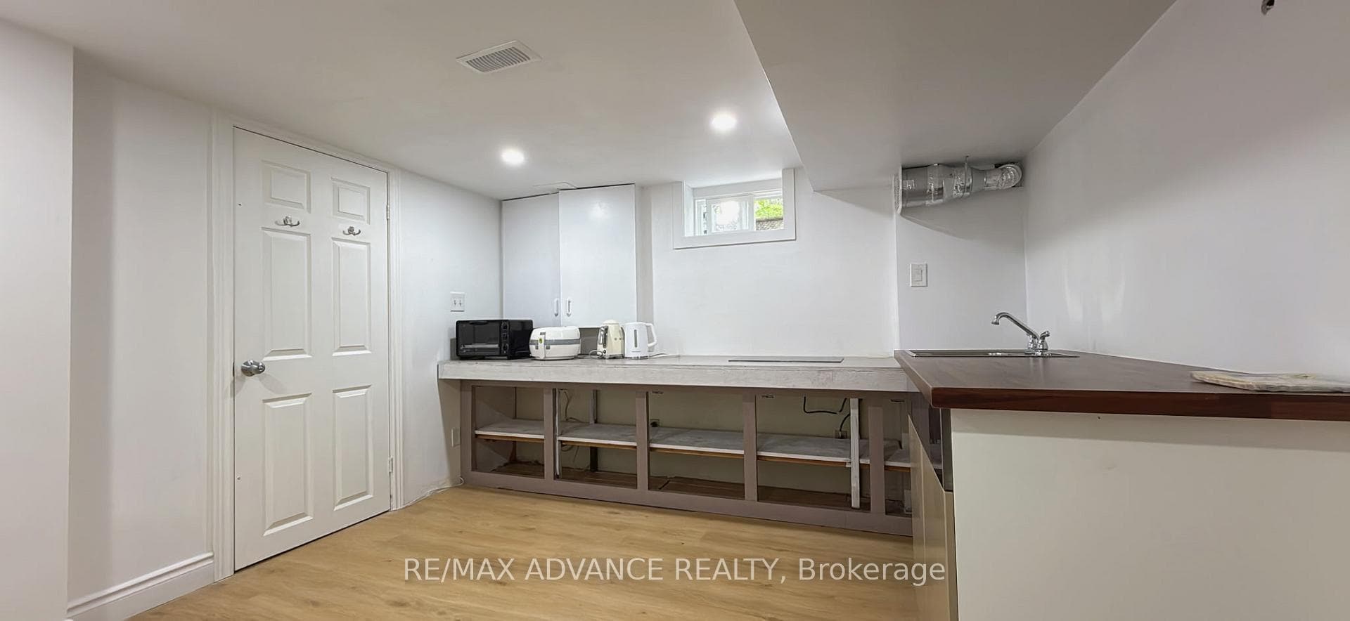 1 Pynford Crescent Unit Bsmt photo 8
