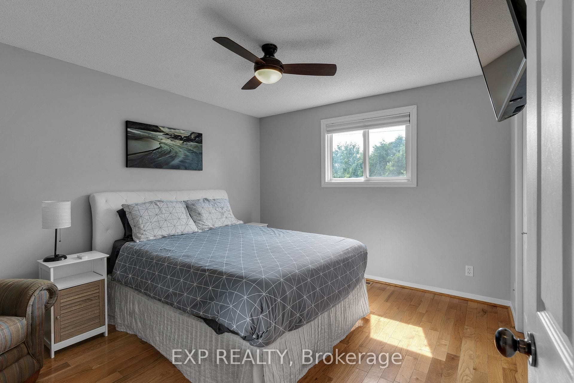 872 Muirfield Crescent photo 18