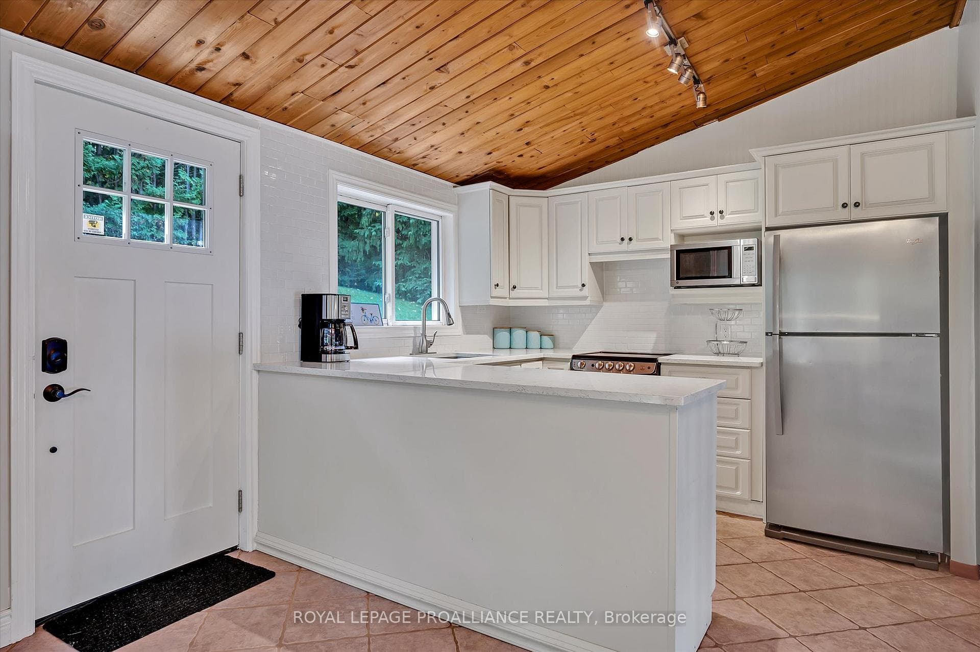 2520 Birds Hill Lane photo 4