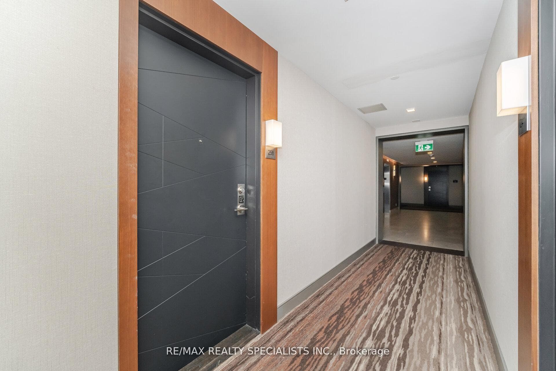 1575 Lakeshore Road Unit 258 photo 3