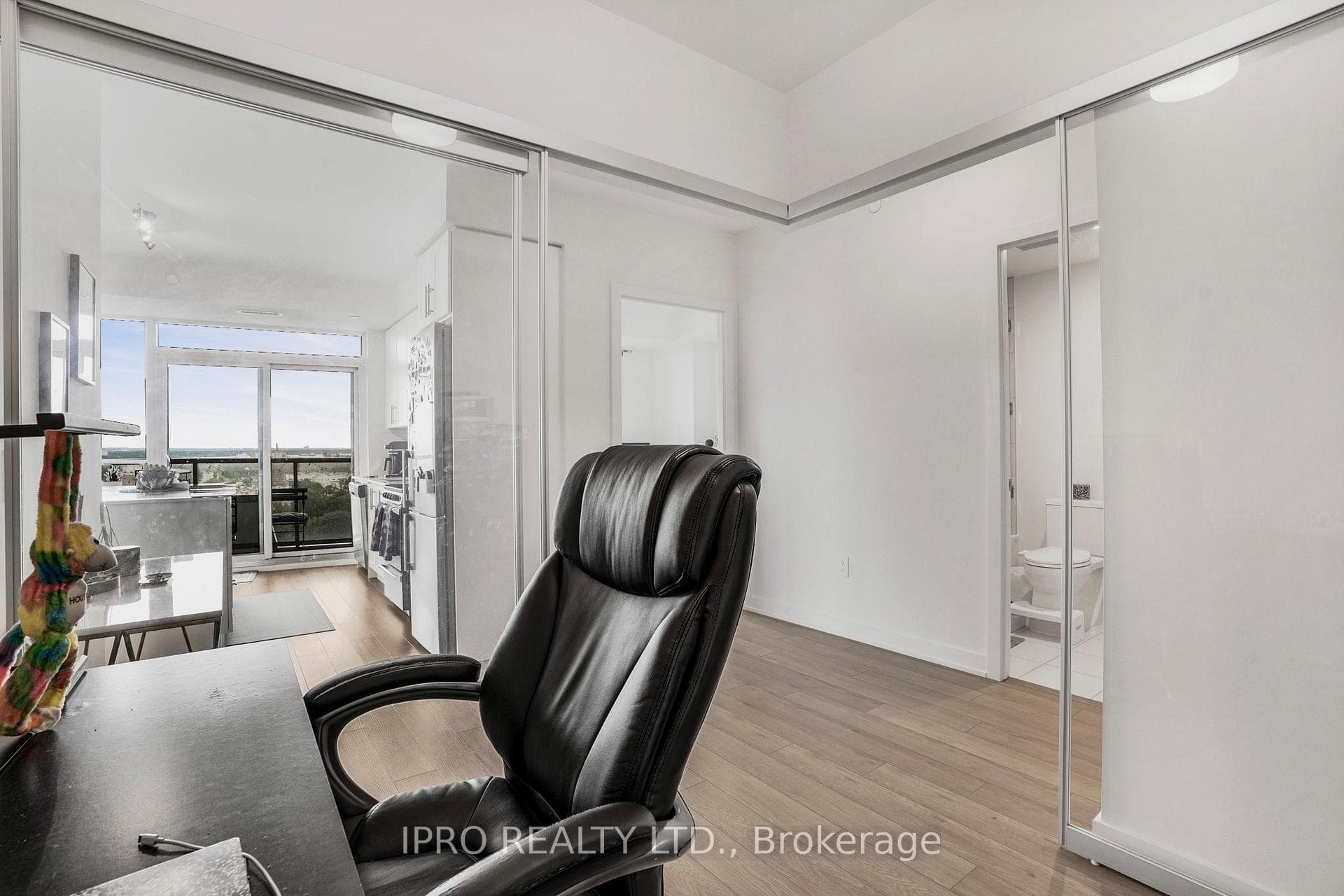 212 King William Street Unit 1217 photo 10