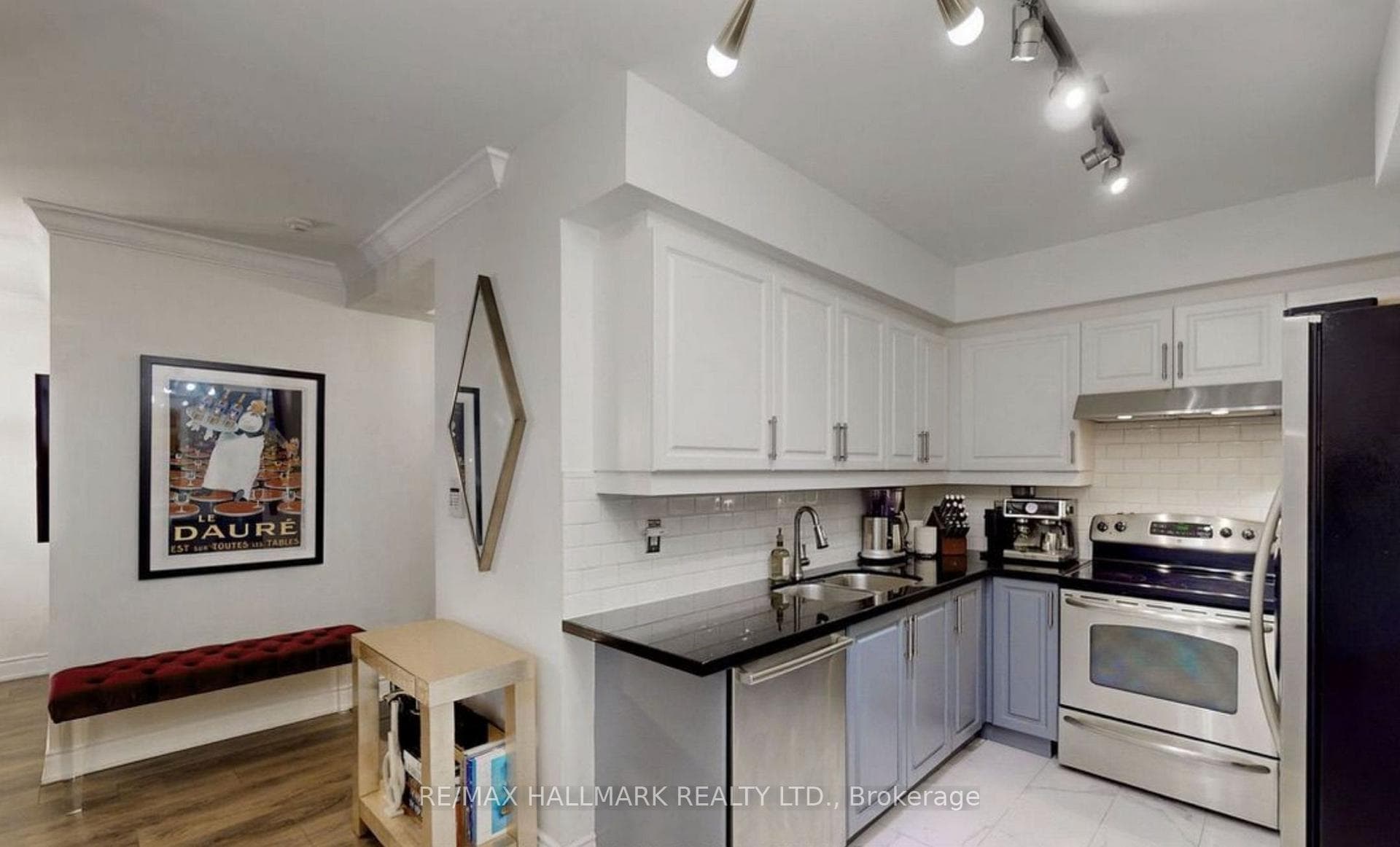 18 William Carson Crescent Unit 115 photo 8