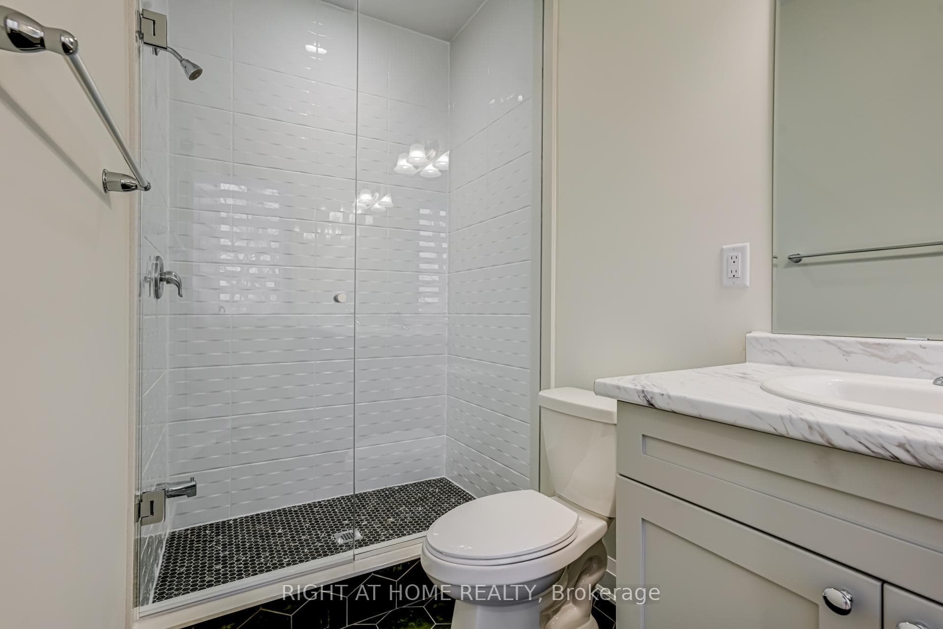 3242 Chimney Swift Crescent photo 24