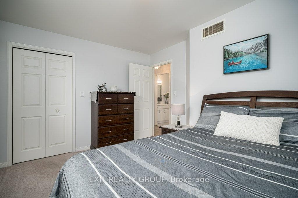 18 Hemlock Crescent photo 19