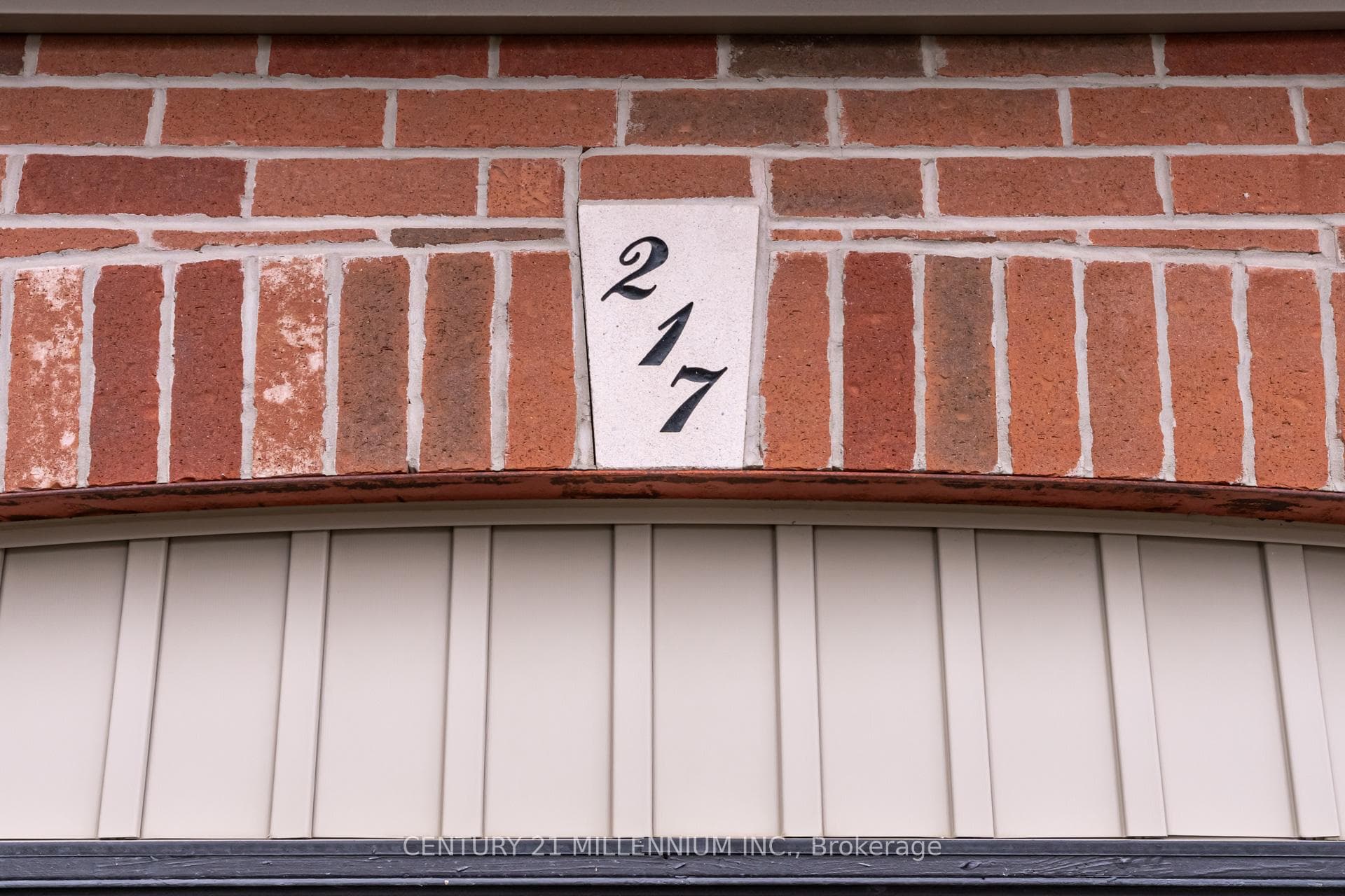 217 King Street photo 4