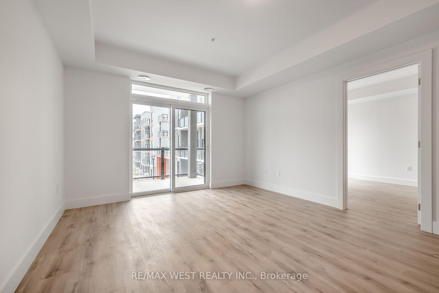4 Kimberly Lane 325 LR with w/o Balcony