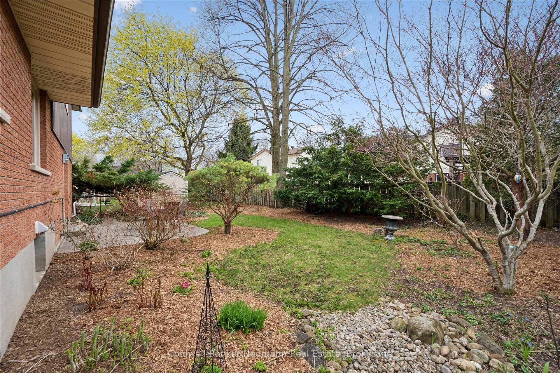 5 Ervin Crescent photo 42