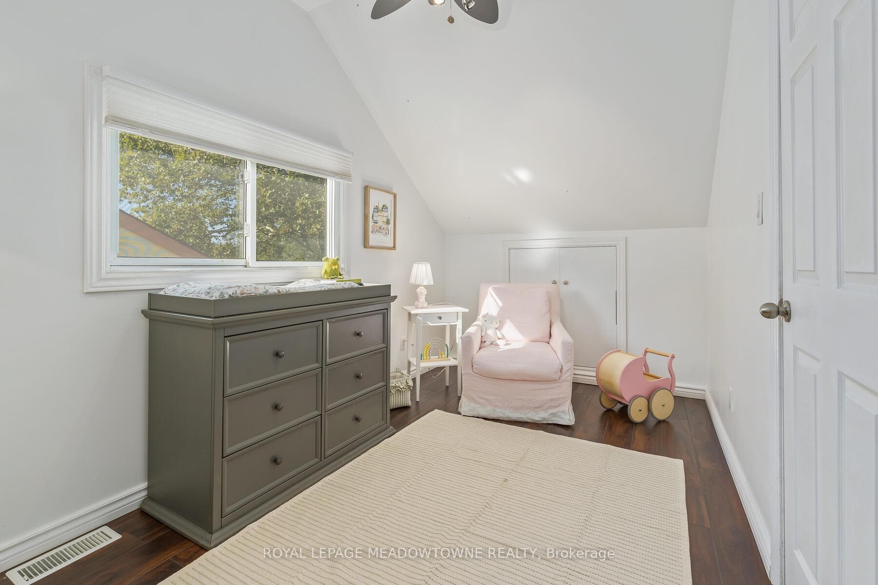 284 Ivon Avenue photo 23