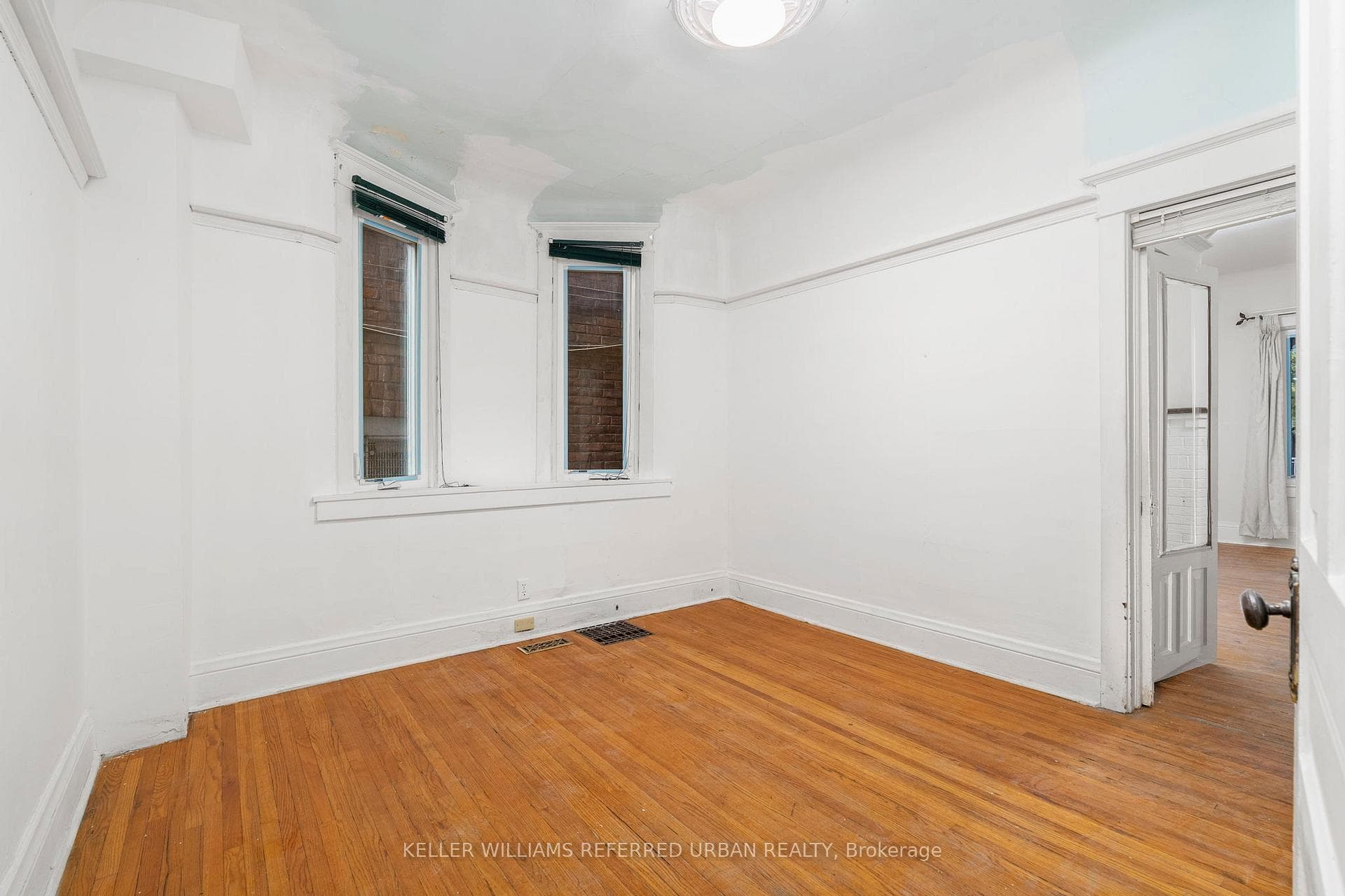 1182 Dufferin Street photo 11
