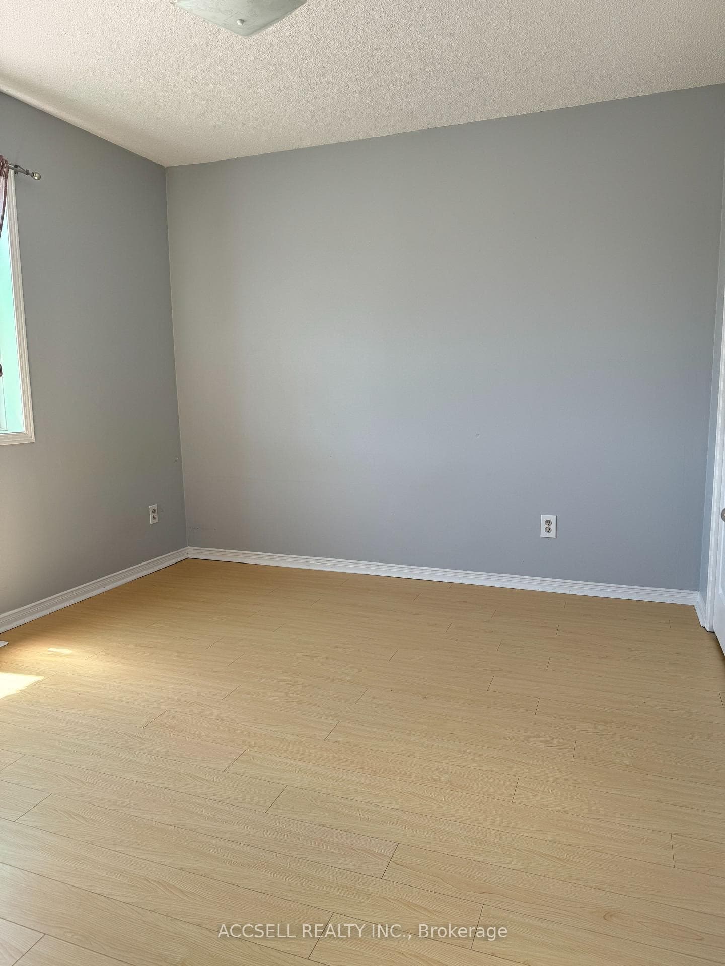 34 Victorway Drive Unit Upper photo 9
