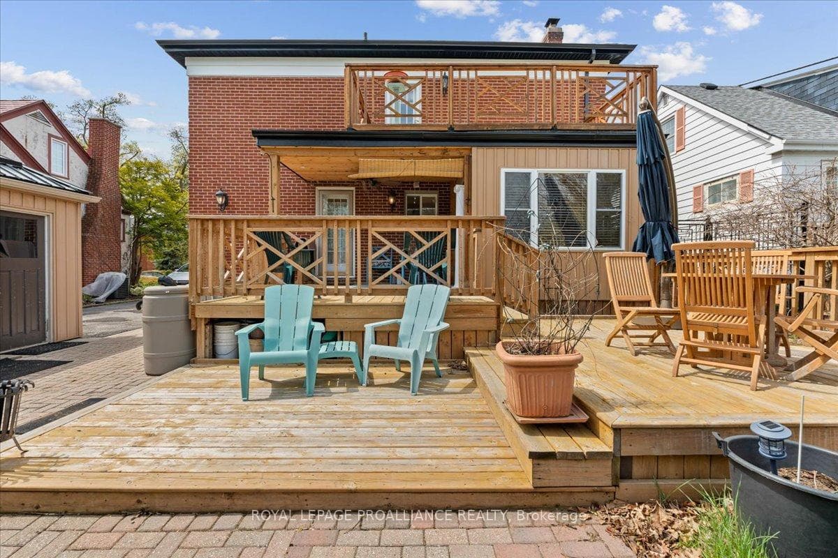 315 Bleecker Avenue photo 16