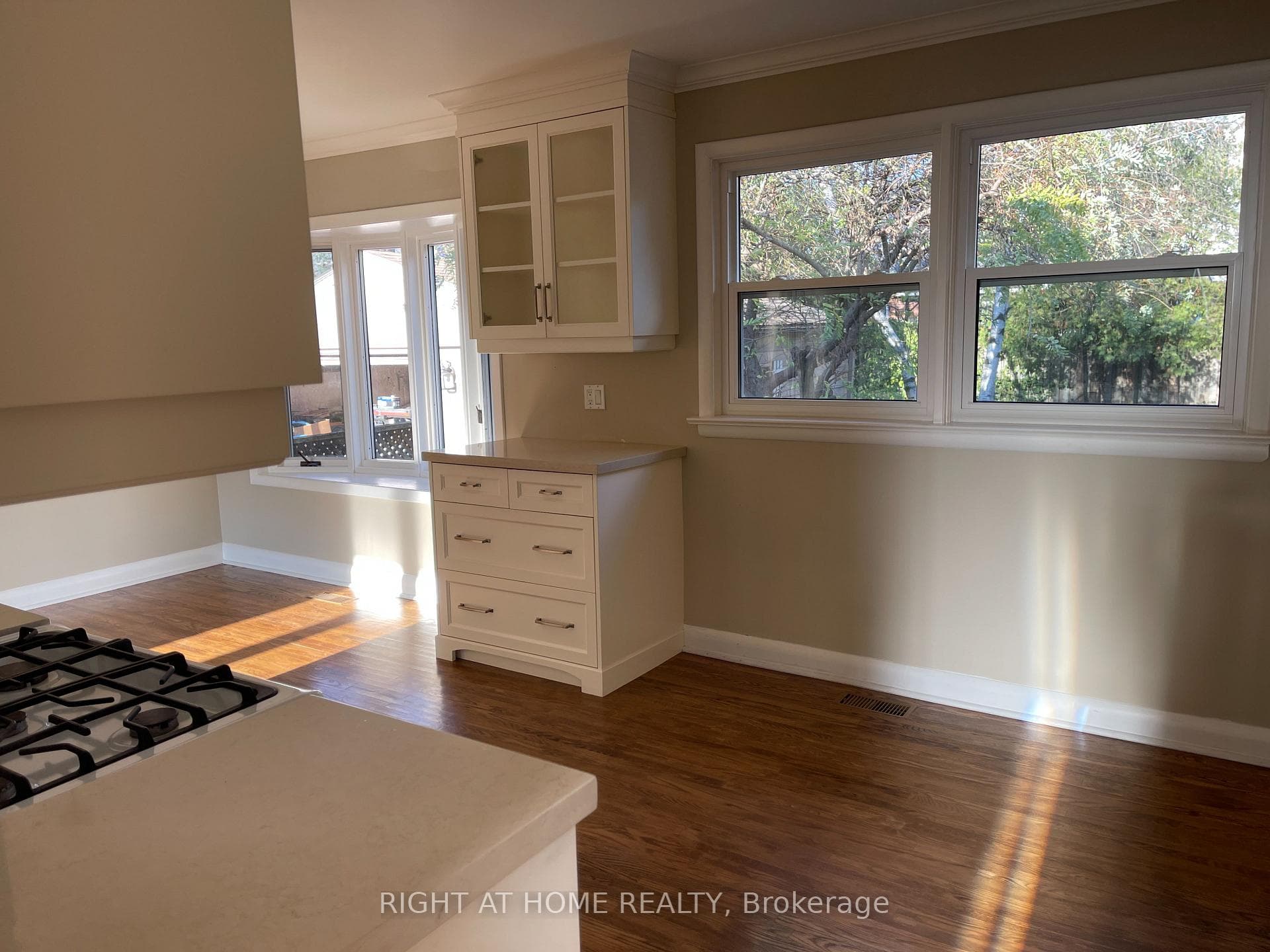 473 Rothesay Place photo 16