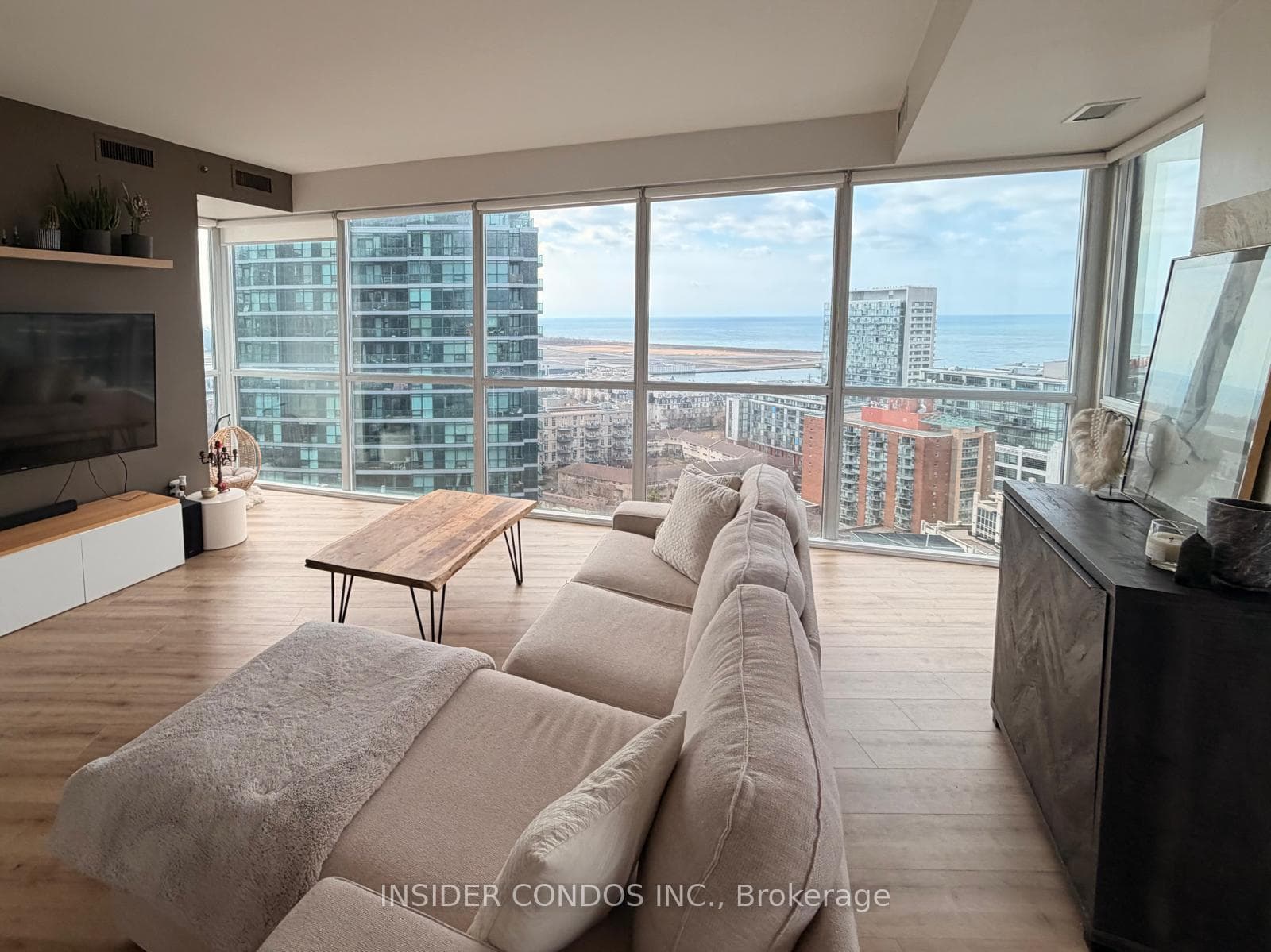 20 Bruyeres Mews Unit 2512 photo 8