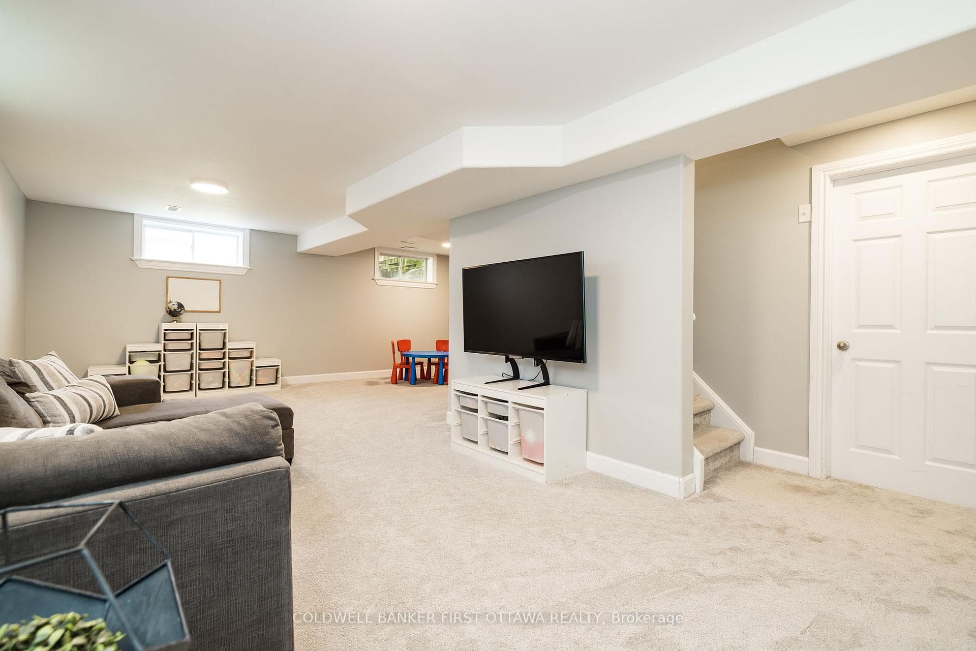 187 GLENNCASTLE Drive photo 36