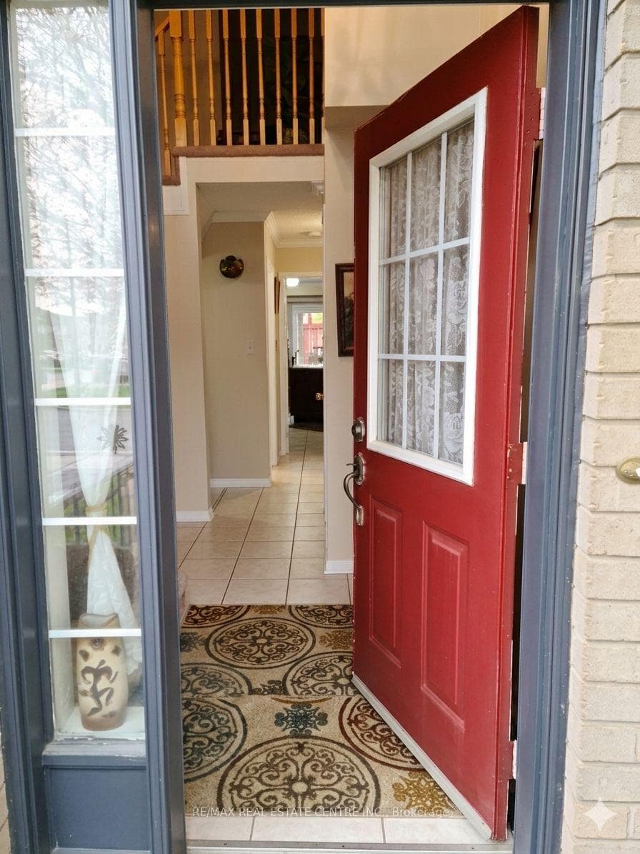 82 Earl Grey Crescent photo 2