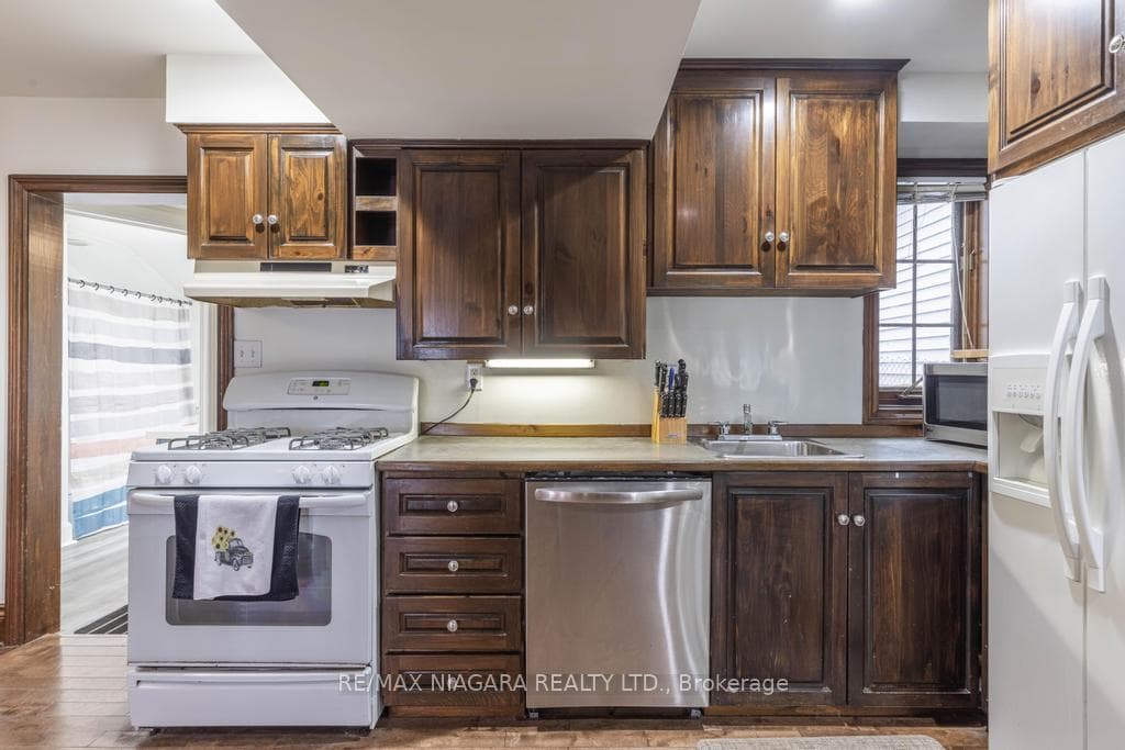 415 Helena Street photo 15