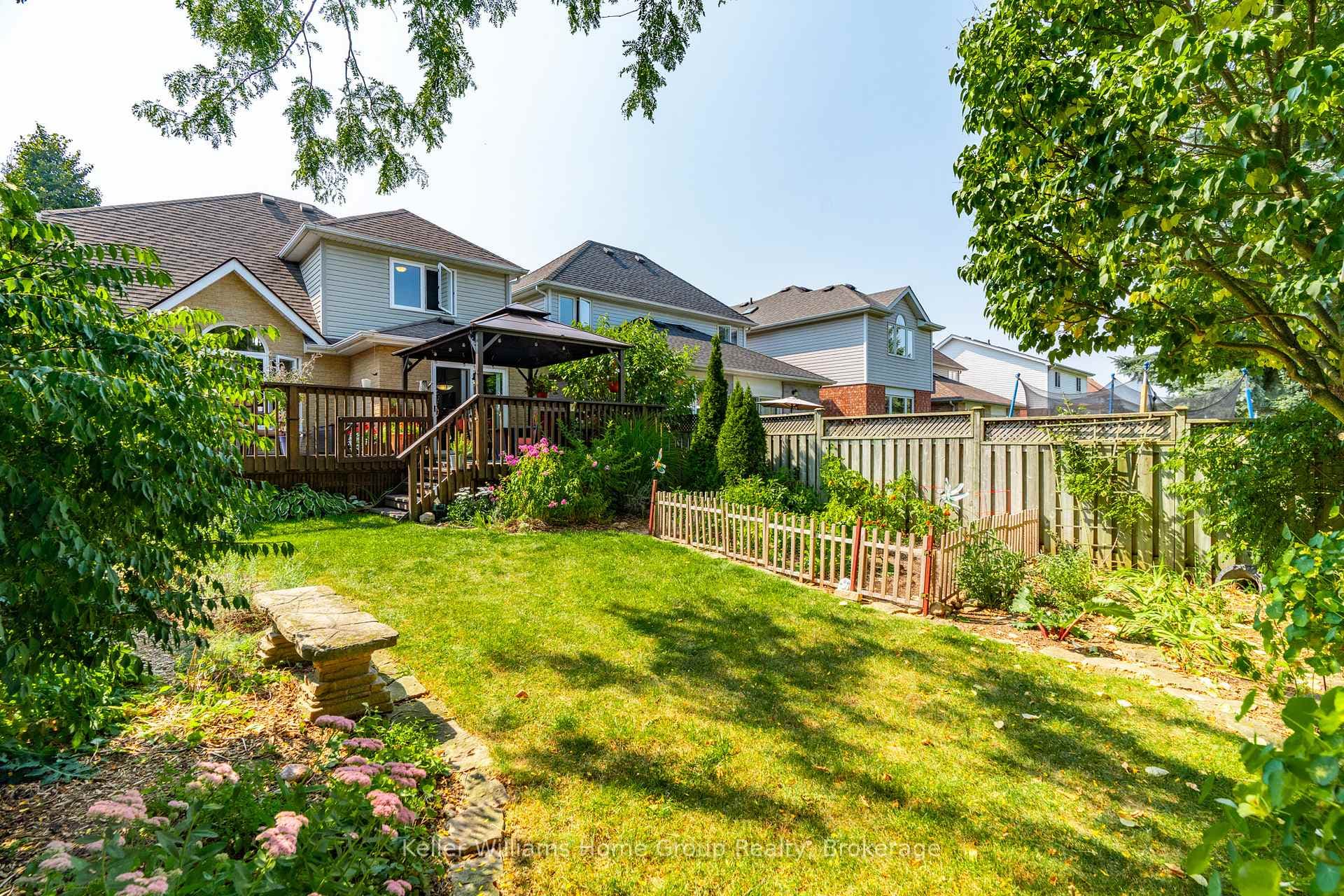 64 GAW Crescent photo 38