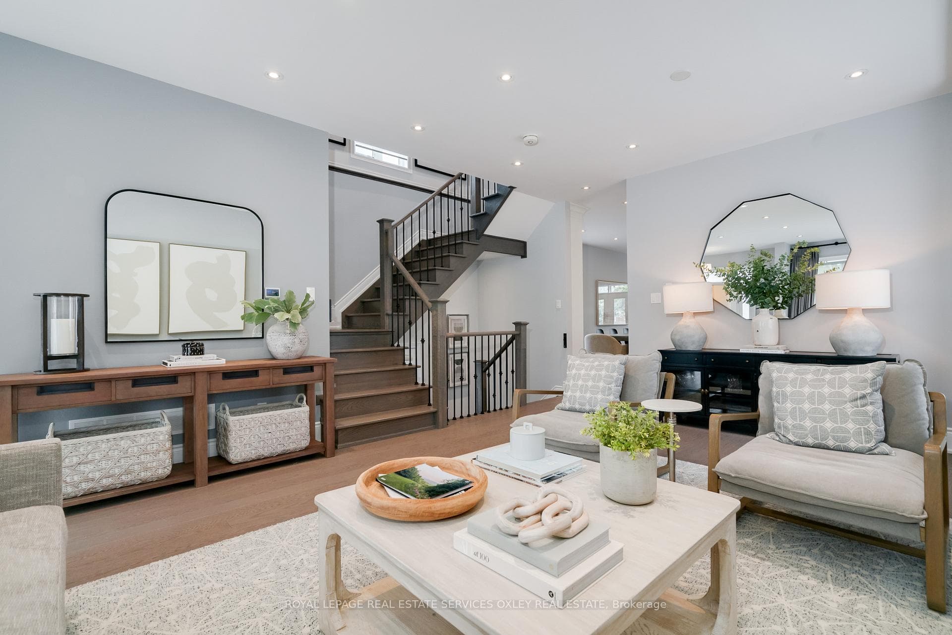 23 Treadway Boulevard photo 8