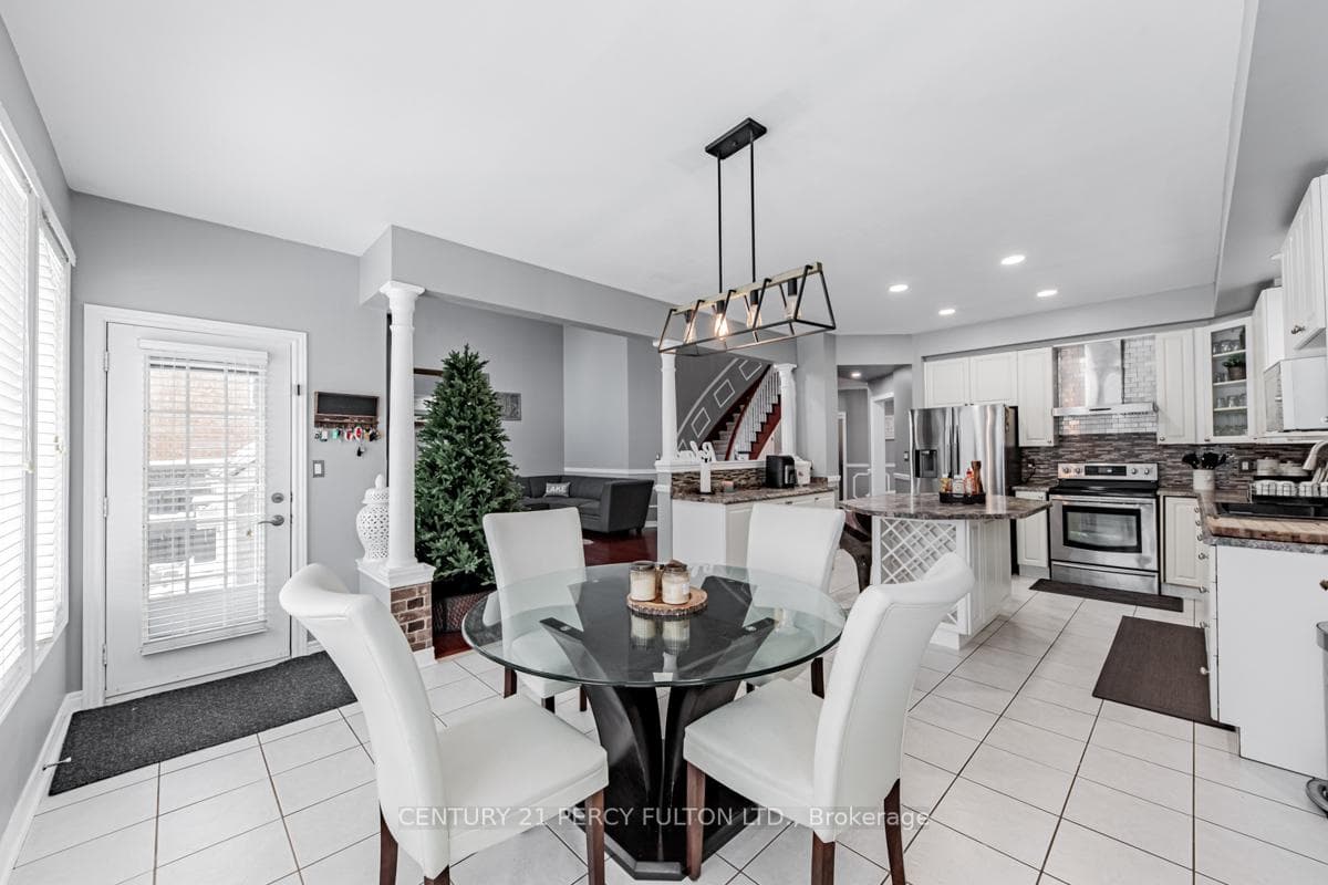32 Amanda Avenue photo 17