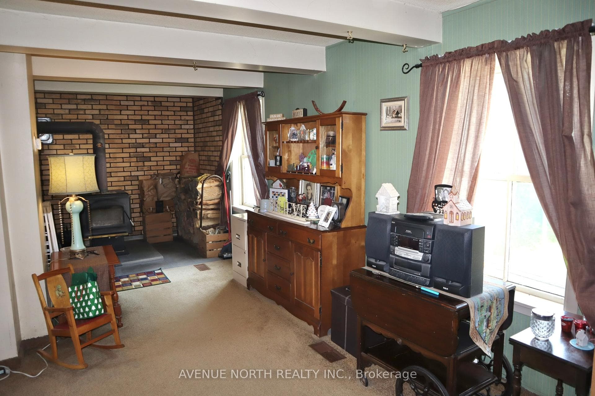 2125 Old Montreal Road photo 10