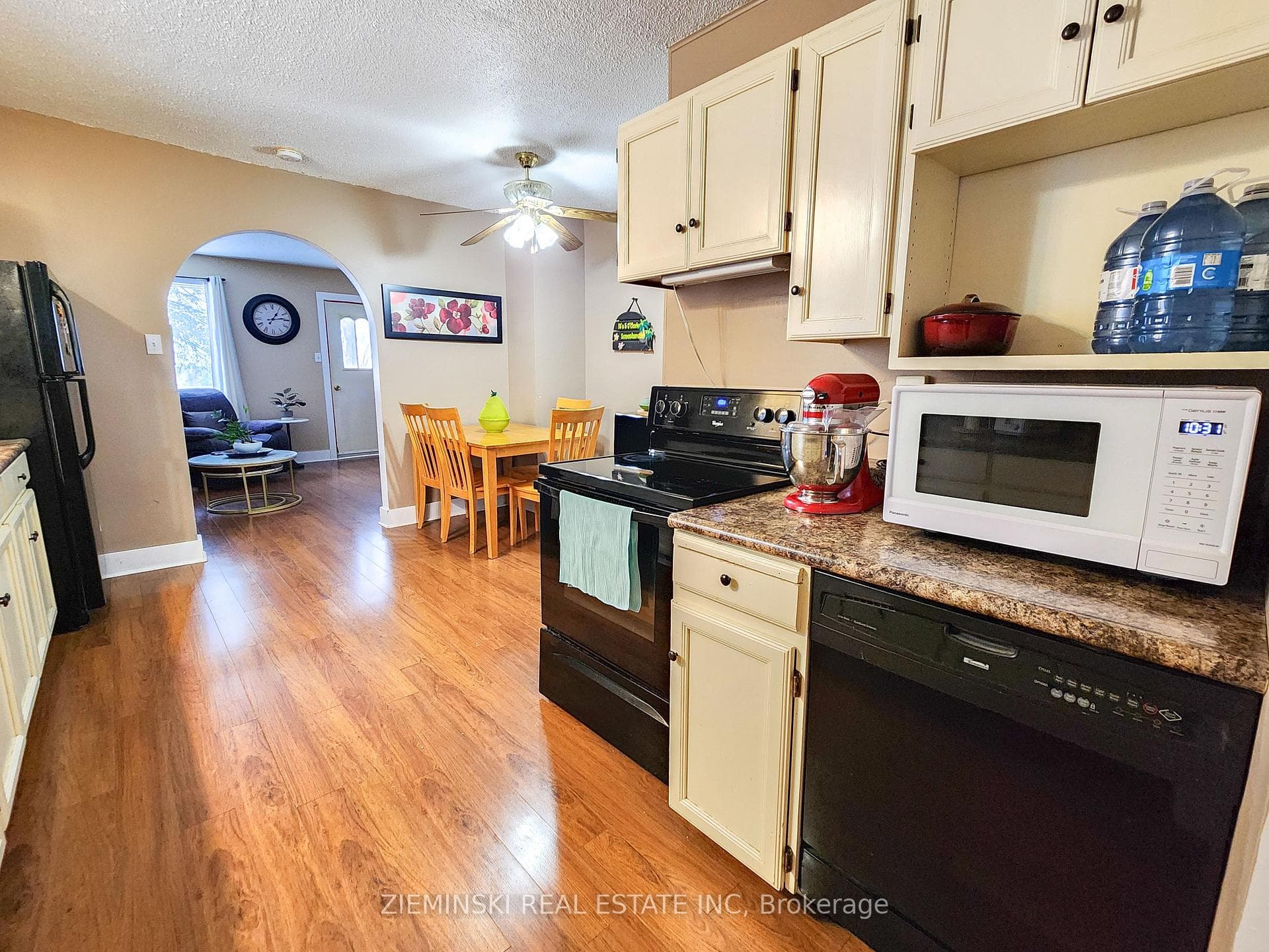 123 Picadilly Circle photo 6