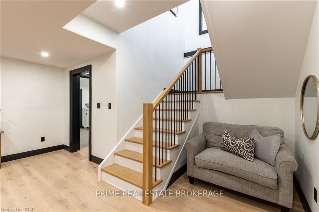 584522 BEACHVILLE Road photo 28