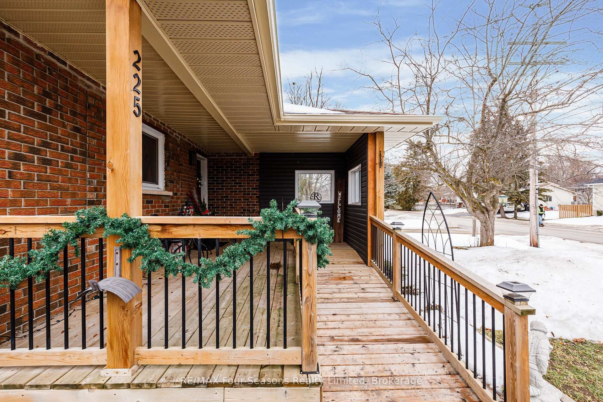 225 Christopher Street photo 9