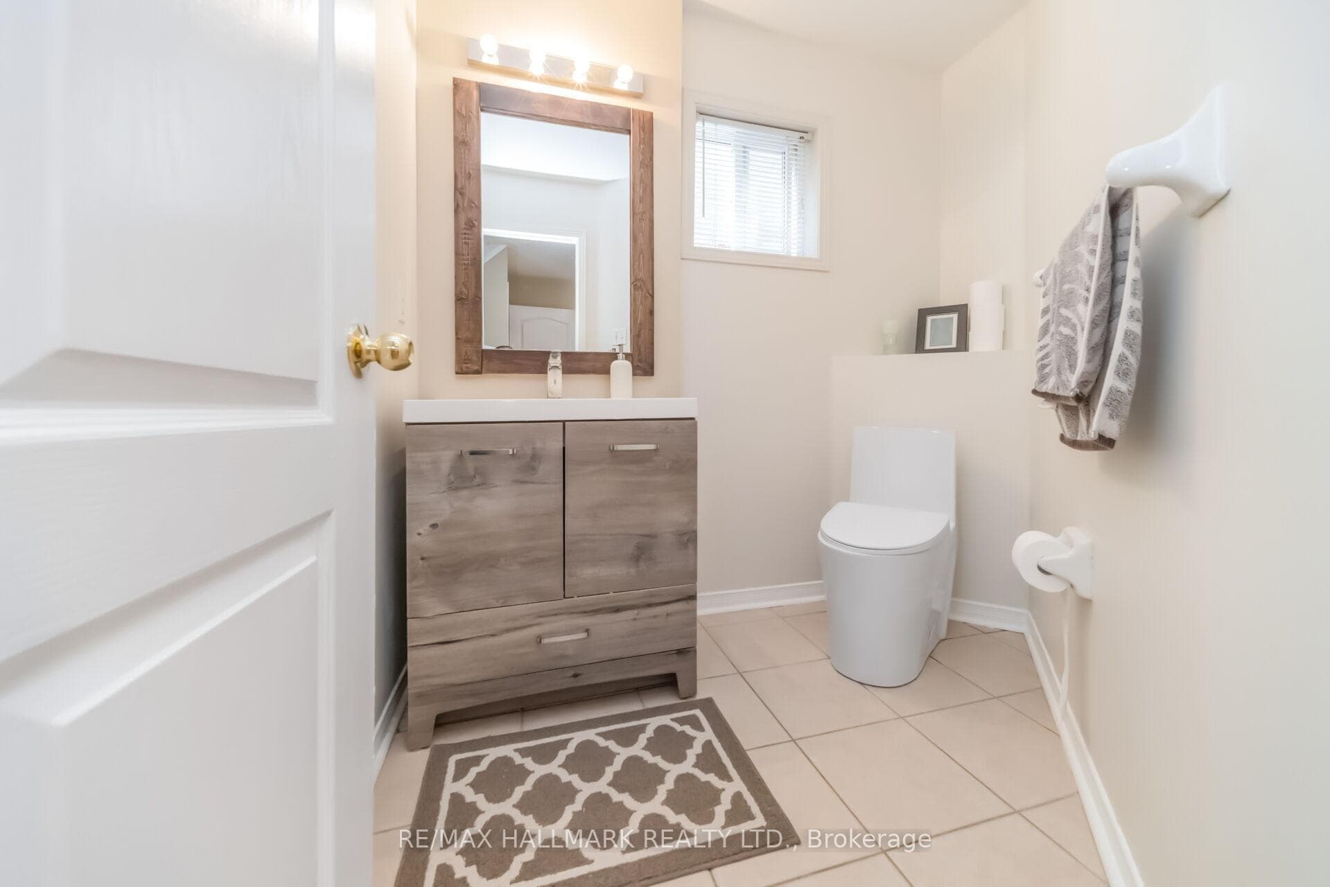5437 Rochelle Way photo 9